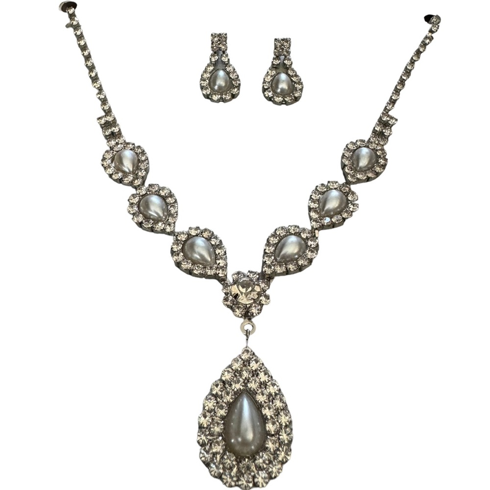 NEW Pearl Necklace and Earring Set by Nicole Miller New York Occasion - Picture 2 of 6
